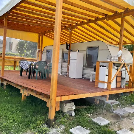Tente de luxe The Black Pearl Caravan *