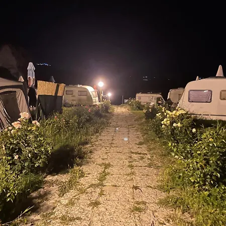 Tente de luxe The Black Pearl Caravan