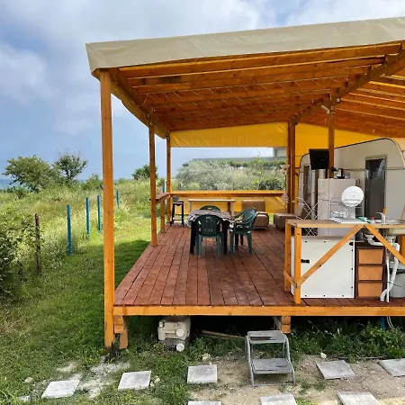 The Black Pearl Caravan Kavarna