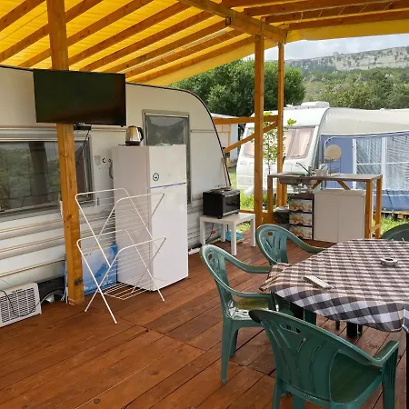Tente de luxe The Black Pearl Caravan